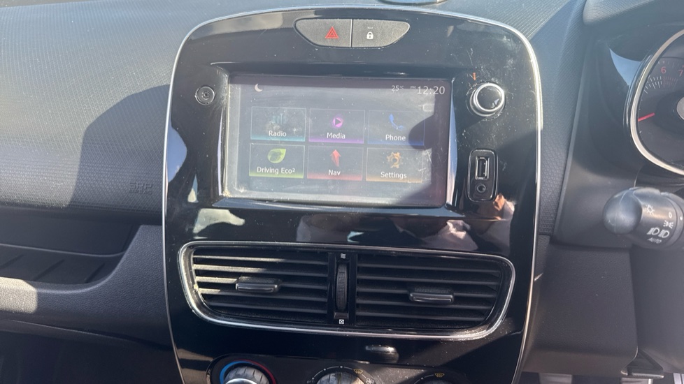 Renault Clio 0.9 TCE 90 Dynamique Nav 5dr Petrol Hatchback - Image 12