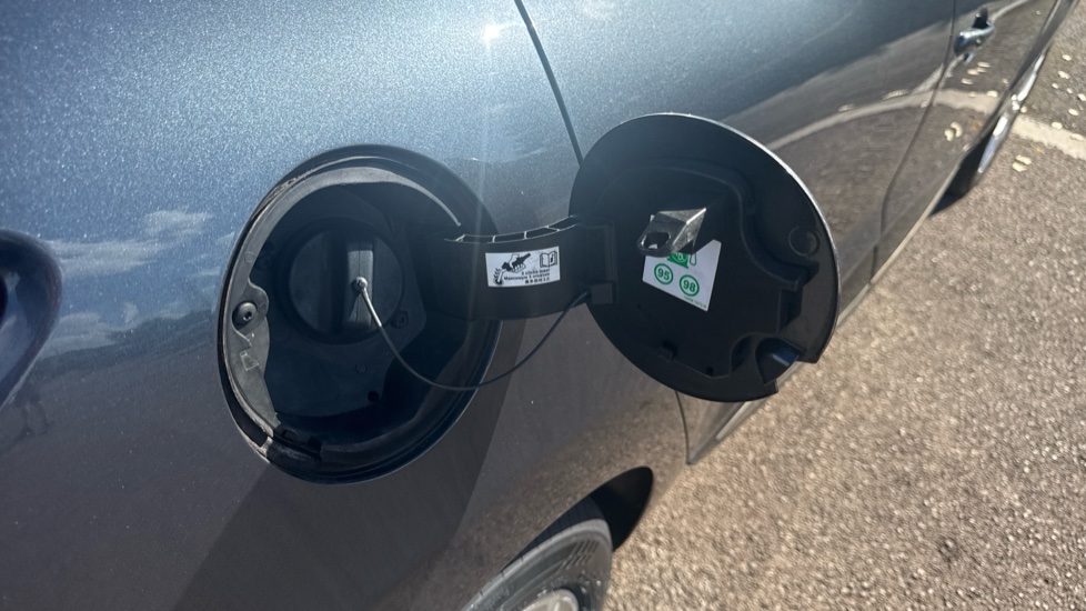 Renault Clio 0.9 TCE 90 Dynamique Nav 5dr Petrol Hatchback - Image 25