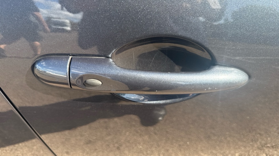 Renault Clio 0.9 TCE 90 Dynamique Nav 5dr Petrol Hatchback - Image 28
