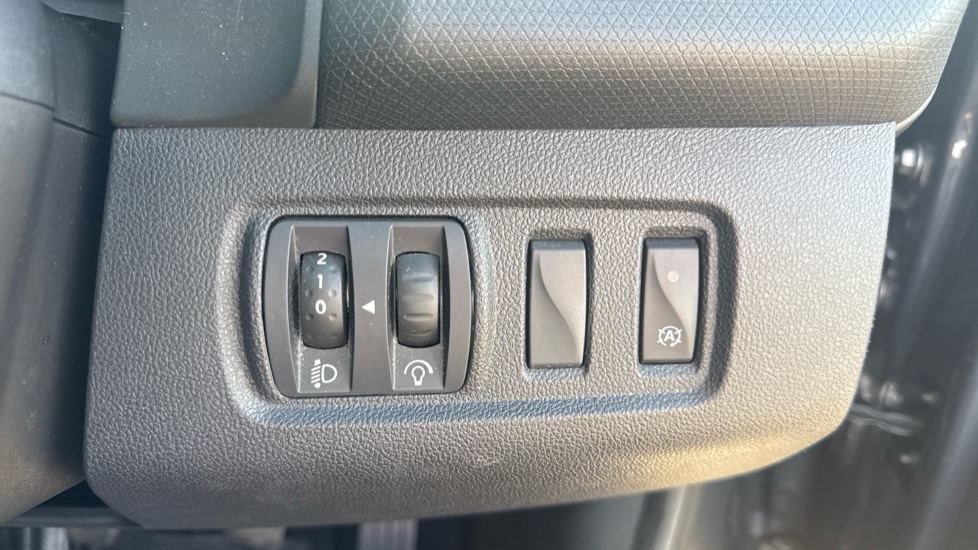 Renault Clio 0.9 TCE 90 Dynamique Nav 5dr Petrol Hatchback - Image 30