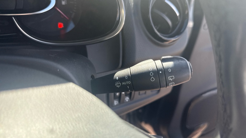 Renault Clio 0.9 TCE 90 Dynamique Nav 5dr Petrol Hatchback - Image 32