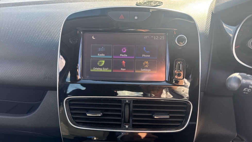 Renault Clio 0.9 TCE 90 Dynamique Nav 5dr Petrol Hatchback - Image 35