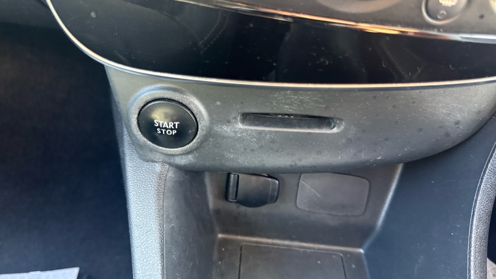 Renault Clio 0.9 TCE 90 Dynamique Nav 5dr Petrol Hatchback - Image 37