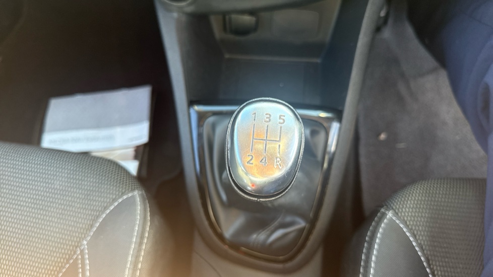 Renault Clio 0.9 TCE 90 Dynamique Nav 5dr Petrol Hatchback - Image 38