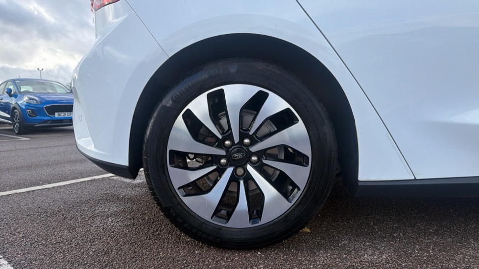 Ford Focus 1.0 EcoBoost 125 Zetec 5dr Petrol Hatchback - Image 7