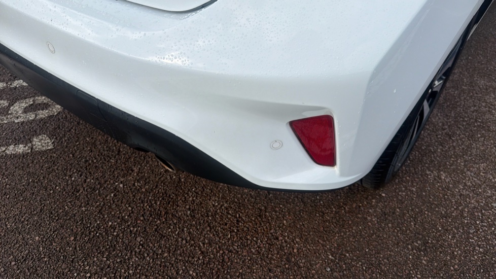 Ford Focus 1.0 EcoBoost 125 Zetec 5dr Petrol Hatchback - Image 21