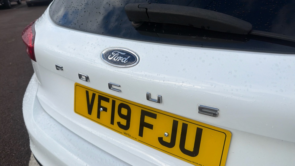 Ford Focus 1.0 EcoBoost 125 Zetec 5dr Petrol Hatchback - Image 22
