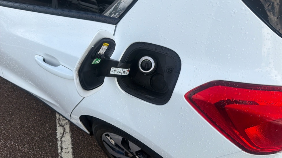 Ford Focus 1.0 EcoBoost 125 Zetec 5dr Petrol Hatchback - Image 24