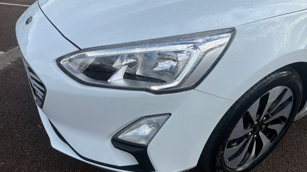 Ford Focus 1.0 EcoBoost 125 Zetec 5dr Petrol Hatchback - Image 25