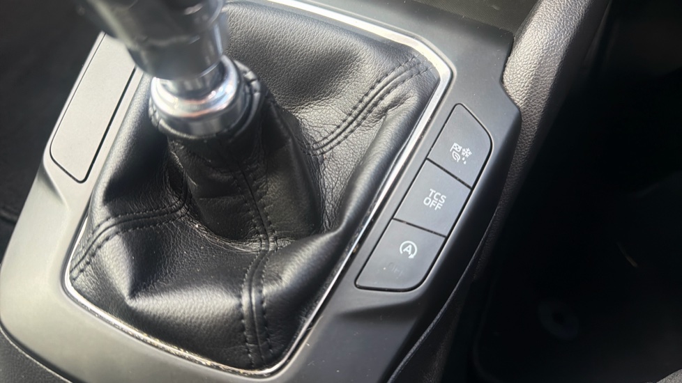 Ford Focus 1.0 EcoBoost 125 Zetec 5dr Petrol Hatchback - Image 33