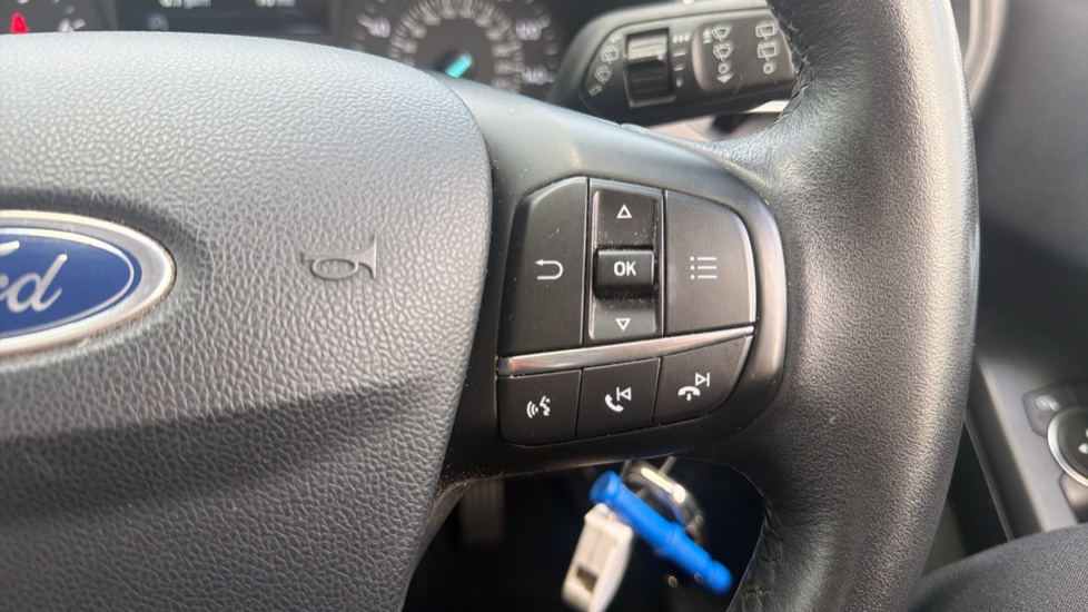 Ford Focus 1.0 EcoBoost 125 Zetec 5dr Petrol Hatchback - Image 36