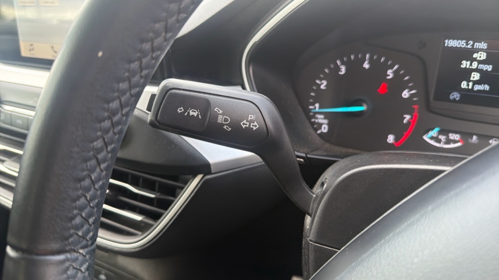 Ford Focus 1.0 EcoBoost 125 Zetec 5dr Petrol Hatchback - Image 38