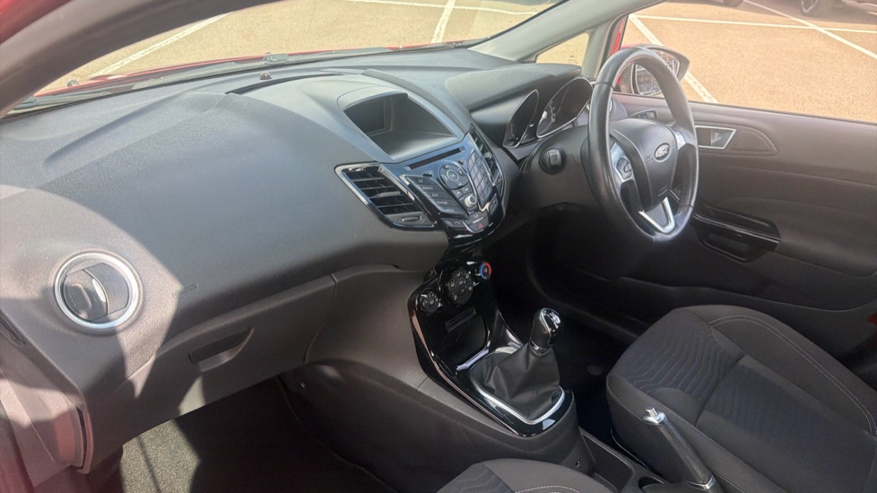 Ford Fiesta 1.25 82 Zetec 5dr Petrol Hatchback - Image 9