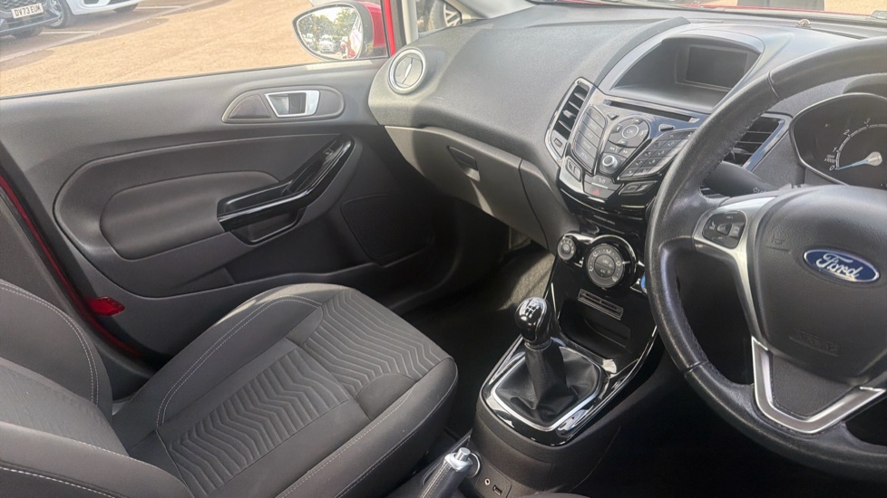 Ford Fiesta 1.25 82 Zetec 5dr Petrol Hatchback - Image 14