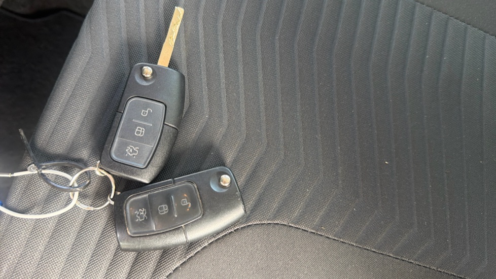 Ford Fiesta 1.25 82 Zetec 5dr Petrol Hatchback - Image 20