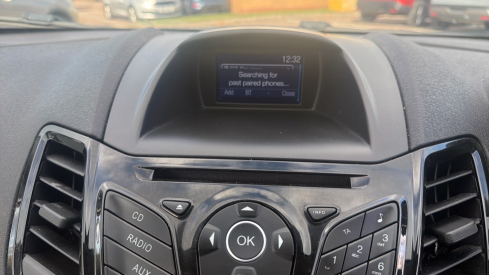 Ford Fiesta 1.25 82 Zetec 5dr Petrol Hatchback - Image 27