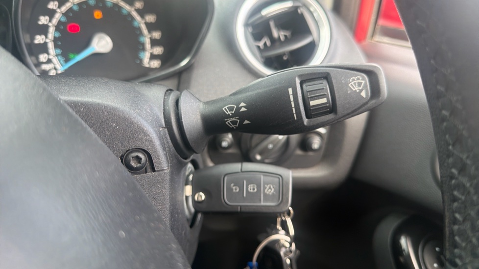 Ford Fiesta 1.25 82 Zetec 5dr Petrol Hatchback - Image 31