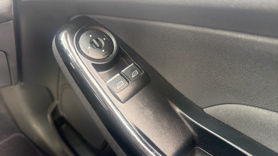 Ford Fiesta 1.25 82 Zetec 5dr Petrol Hatchback - Image 34
