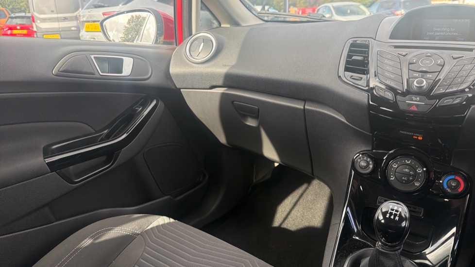Ford Fiesta 1.25 82 Zetec 5dr Petrol Hatchback - Image 40
