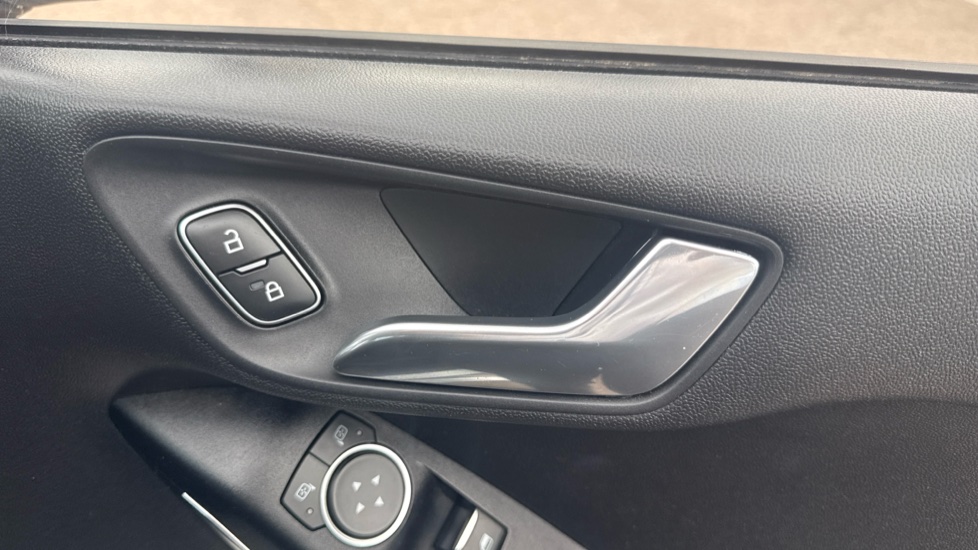 Ford Fiesta 1.0 EcoBoost Zetec 5dr Petrol Hatchback - Image 26