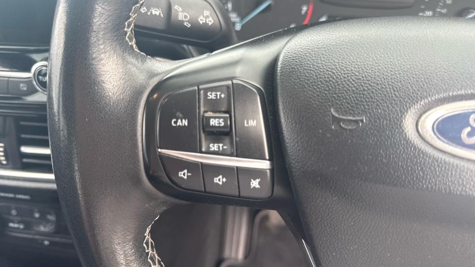 Ford Fiesta 1.0 EcoBoost Zetec 5dr Petrol Hatchback - Image 29