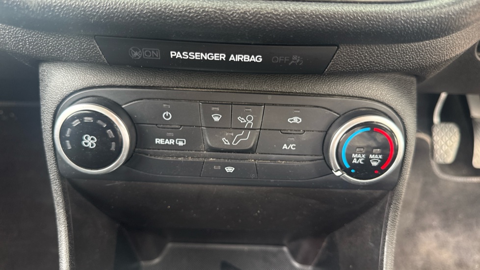 Ford Fiesta 1.0 EcoBoost Zetec 5dr Petrol Hatchback - Image 32