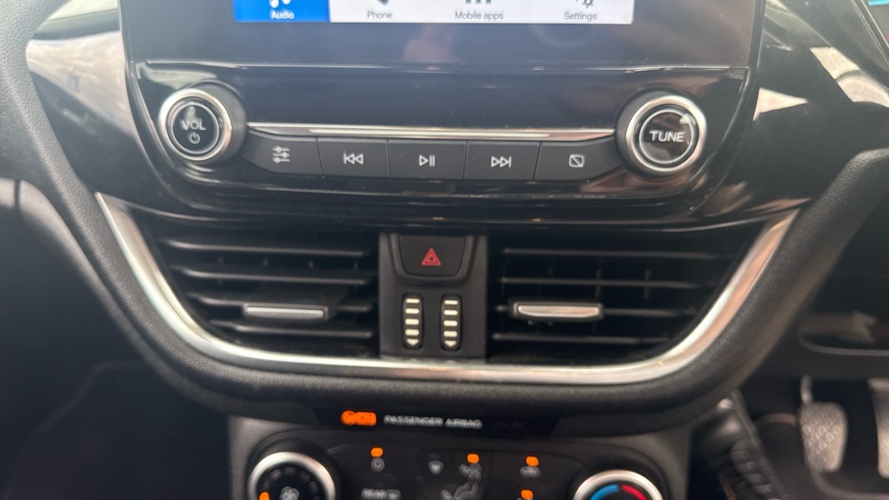 Ford Fiesta 1.0 EcoBoost Zetec 5dr Petrol Hatchback - Image 37