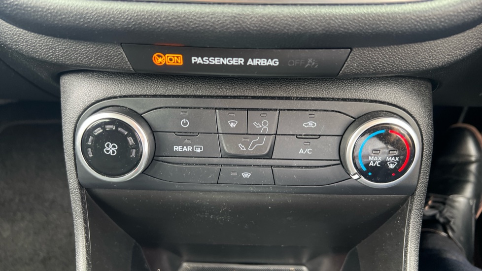 Ford Fiesta 1.0 EcoBoost Zetec 5dr Petrol Hatchback - Image 27