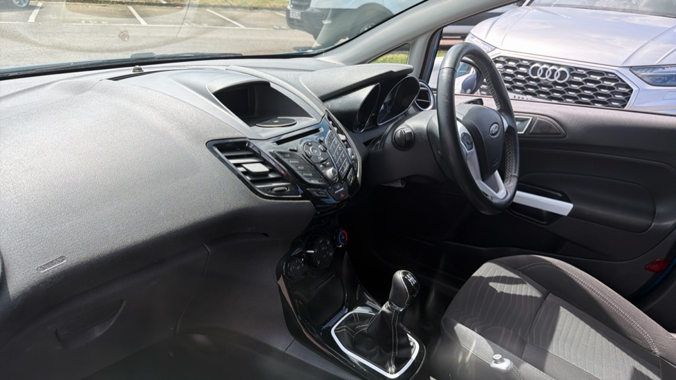 Ford Fiesta 1.25 82 Zetec Blue 5dr Petrol Hatchback - Image 9