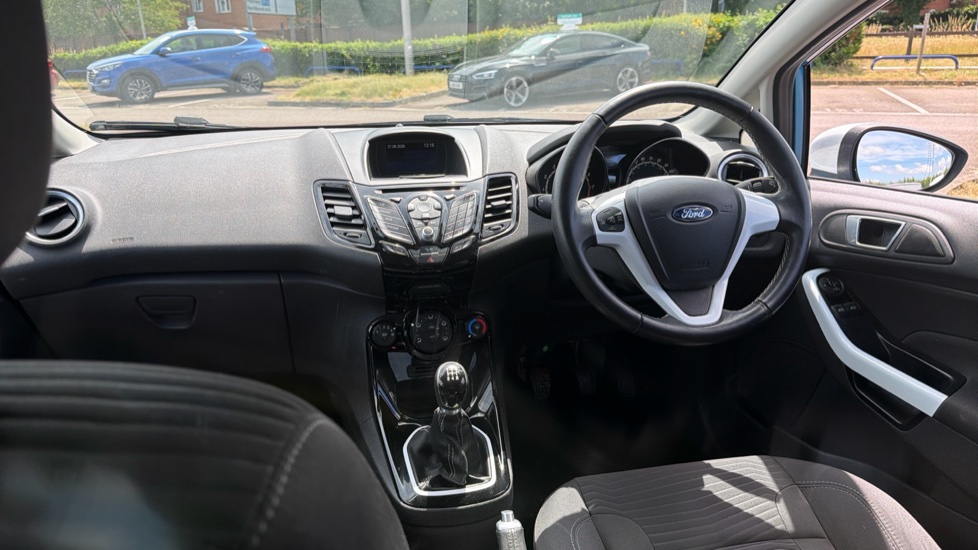 Ford Fiesta 1.25 82 Zetec Blue 5dr Petrol Hatchback - Image 10