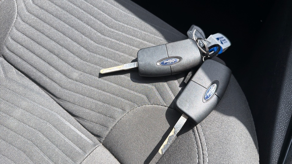 Ford Fiesta 1.25 82 Zetec Blue 5dr Petrol Hatchback - Image 20