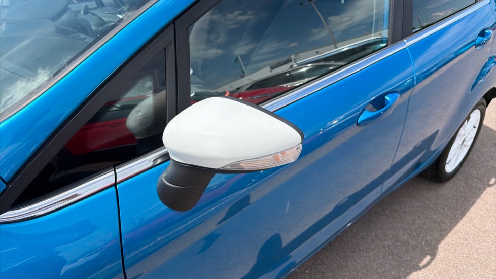Ford Fiesta 1.25 82 Zetec Blue 5dr Petrol Hatchback - Image 25