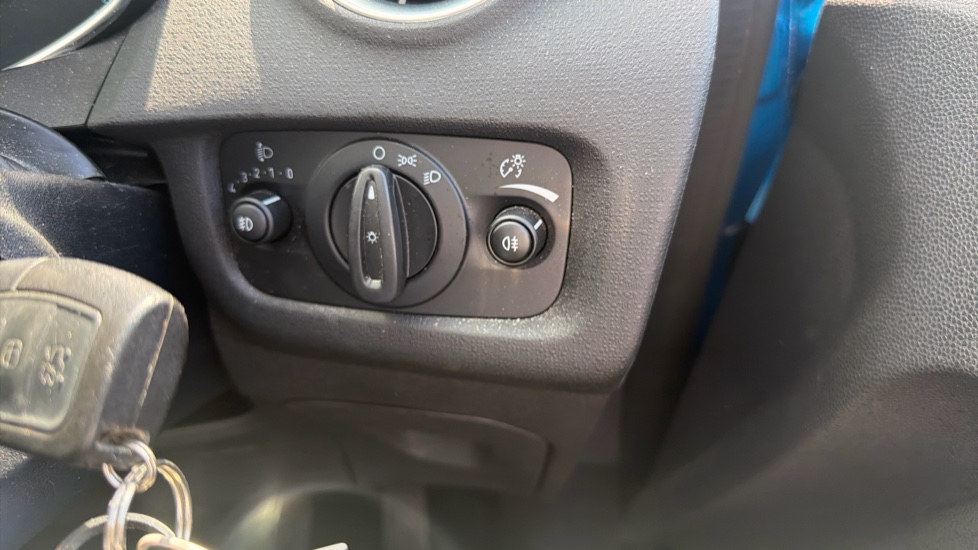 Ford Fiesta 1.25 82 Zetec Blue 5dr Petrol Hatchback - Image 39