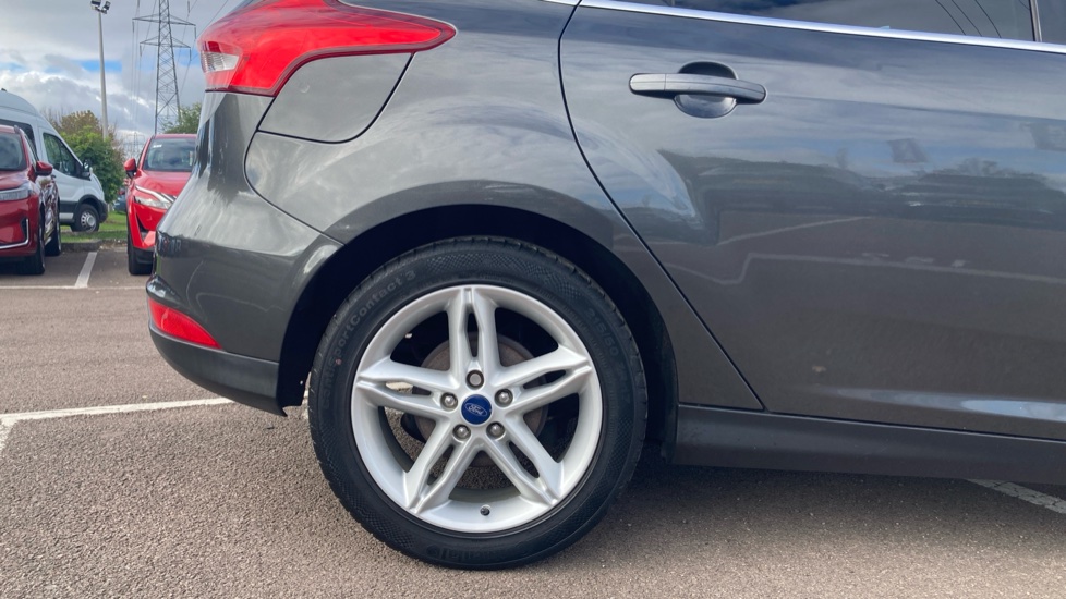 Ford Focus 1.0 EcoBoost 125 Zetec Edition 5dr Petrol Hatchback - Image 7