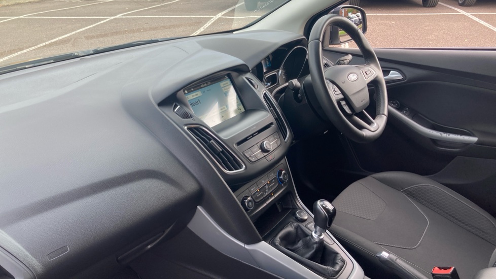 Ford Focus 1.0 EcoBoost 125 Zetec Edition 5dr Petrol Hatchback - Image 9