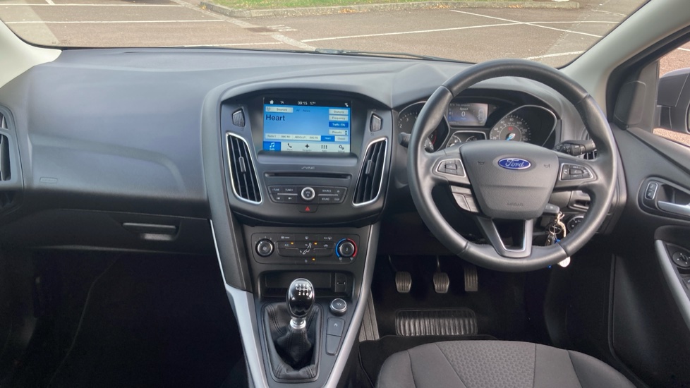 Ford Focus 1.0 EcoBoost 125 Zetec Edition 5dr Petrol Hatchback - Image 10