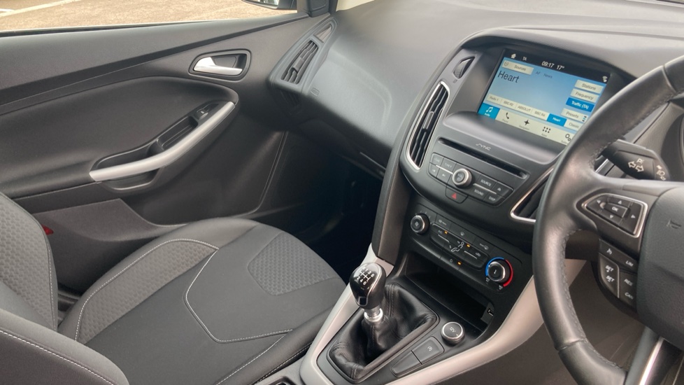 Ford Focus 1.0 EcoBoost 125 Zetec Edition 5dr Petrol Hatchback - Image 14