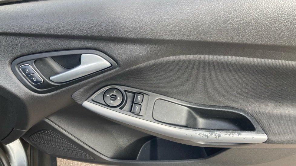 Ford Focus 1.0 EcoBoost 125 Zetec Edition 5dr Petrol Hatchback - Image 26