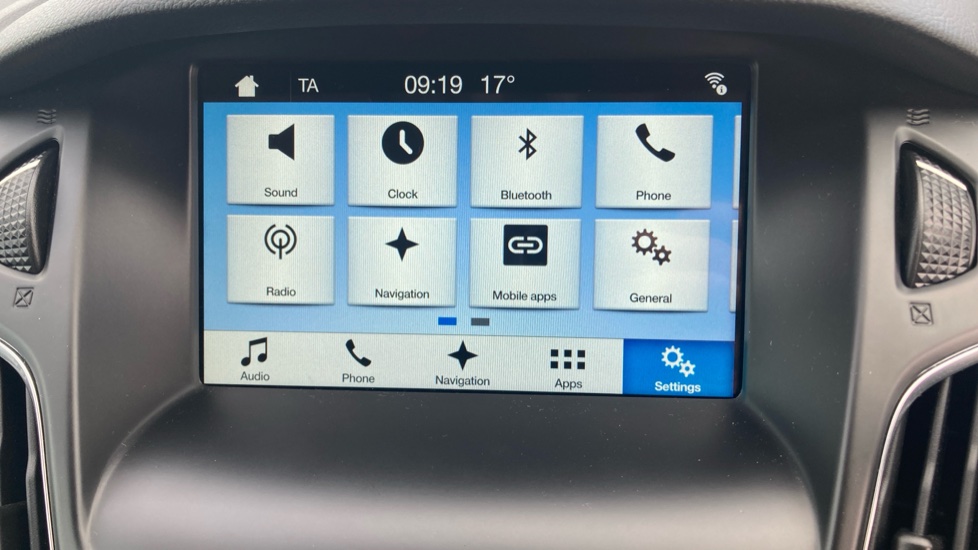 Ford Focus 1.0 EcoBoost 125 Zetec Edition 5dr Petrol Hatchback - Image 33
