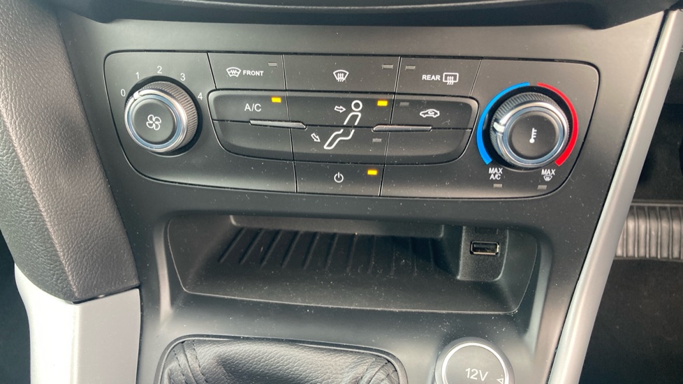 Ford Focus 1.0 EcoBoost 125 Zetec Edition 5dr Petrol Hatchback - Image 37
