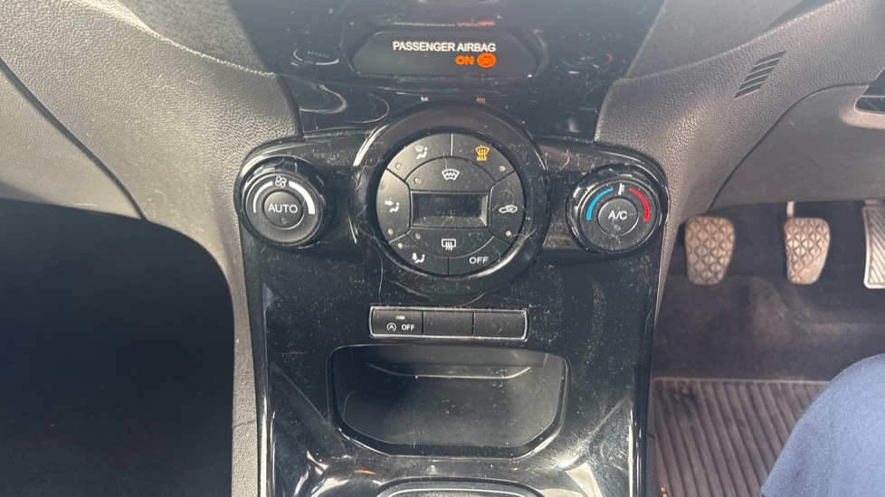 Ford Fiesta 1.0 EcoBoost Titanium 5dr Petrol Hatchback - Image 32