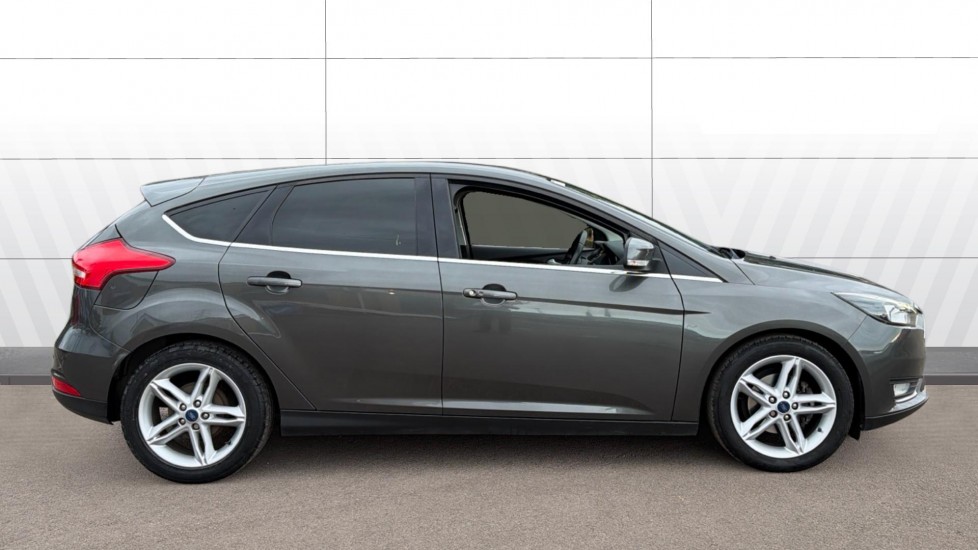 Ford Focus 1.0 EcoBoost 125 Titanium 5dr Petrol Hatchback - Image 5