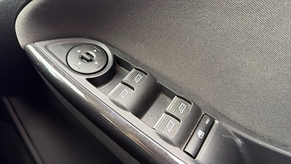 Ford Focus 1.0 EcoBoost 125 Titanium 5dr Petrol Hatchback - Image 27