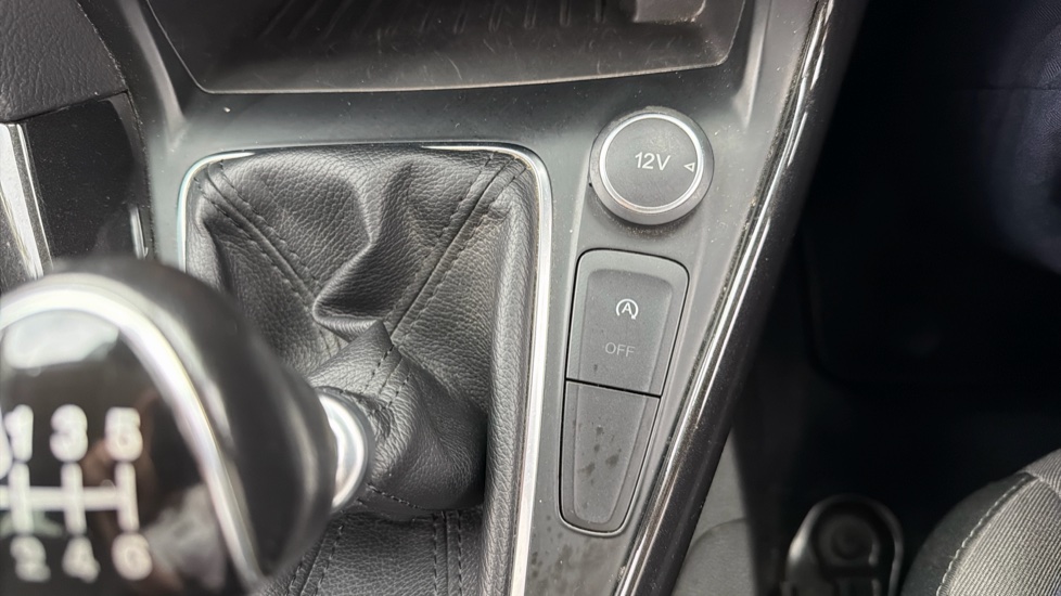 Ford Focus 1.0 EcoBoost 125 Titanium 5dr Petrol Hatchback - Image 31