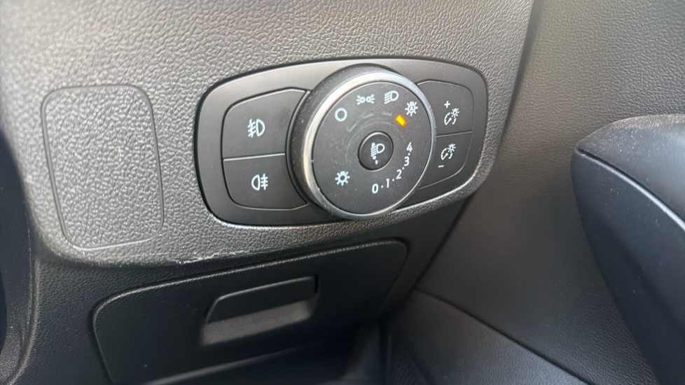 Ford Focus 1.0 EcoBoost 125 Titanium 5dr Auto Petrol Hatchback - Image 37
