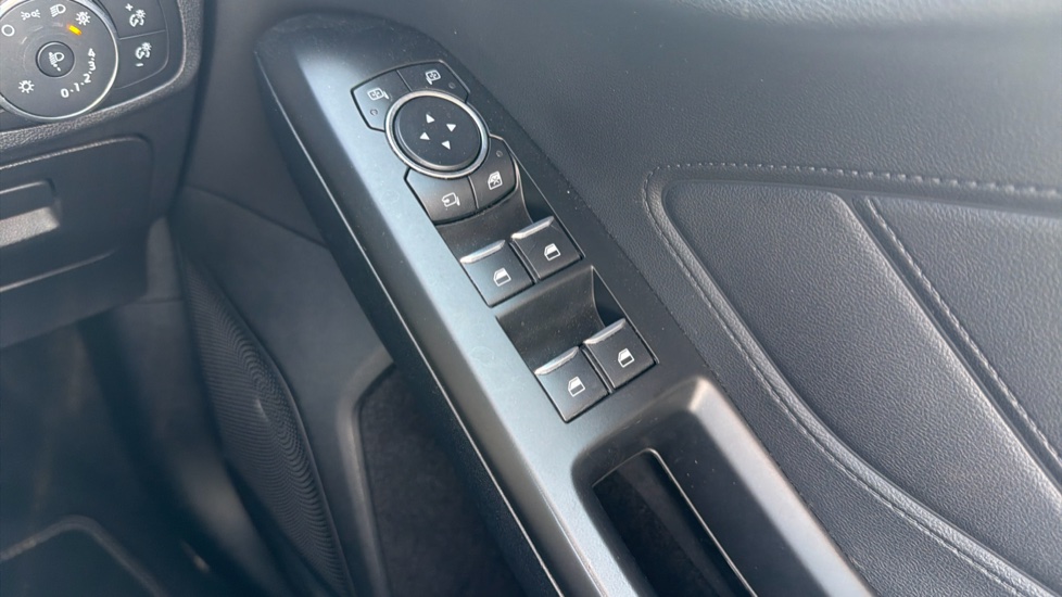 Ford Focus 1.0 EcoBoost 125 Titanium 5dr Auto Petrol Hatchback - Image 38