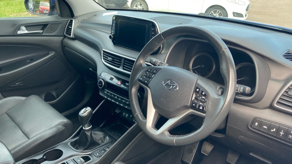 Hyundai TUCSON 1.6 TGDi 177 Premium 5dr 2WD Petrol Estate - Image 11