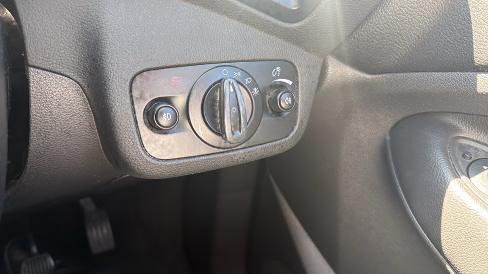 Ford Kuga 2.0 TDCi Titanium X Edition 5dr 2WD Diesel Estate - Image 33