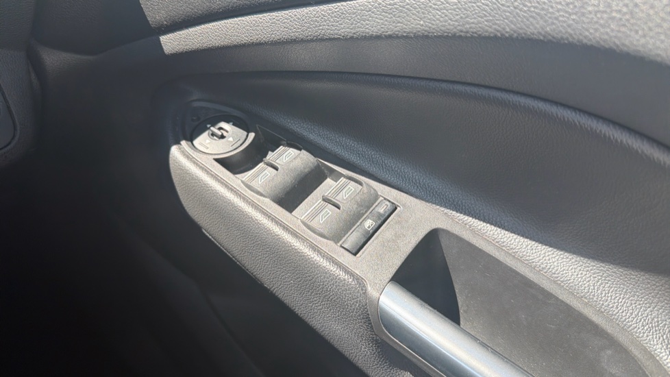 Ford Kuga 2.0 TDCi Titanium X Edition 5dr 2WD Diesel Estate - Image 34