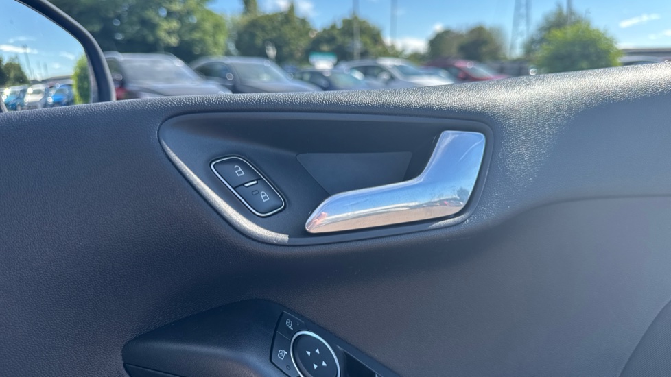 Ford Fiesta 1.0 EcoBoost Zetec 3dr Petrol Hatchback - Image 22